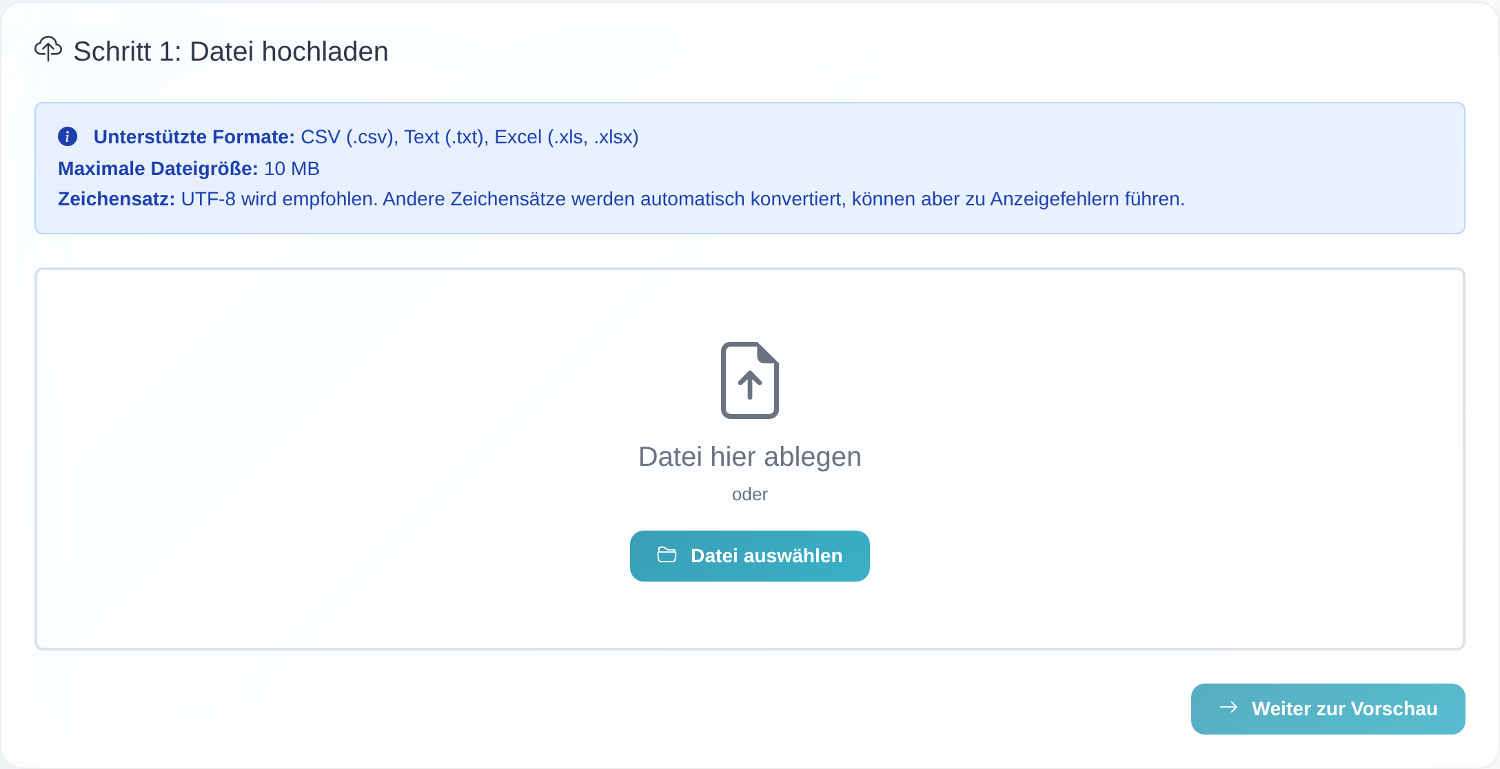Schritt 1 des Import-Assistenten mit der Drag-&-Drop-Zone „Datei hier ablegen", dem Button „Datei auswählen" und der Hinweis-Box zu Formaten, maximaler Dateigröße und Zeichensatz.